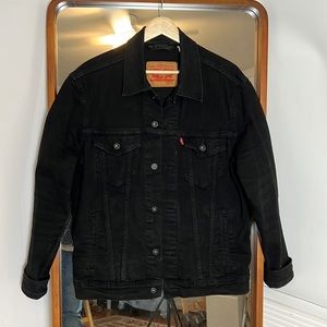 Levi’s black Jean jacket-M